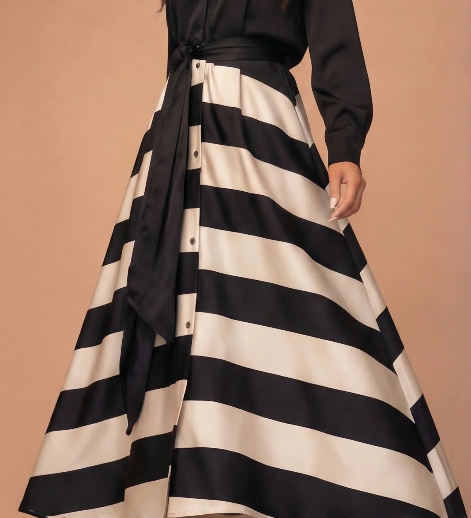 Mălina – Rochie elegantă cu imprimeu vertical în dungi