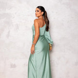 Luana – Rochie din satin cu design asimetric și fantă