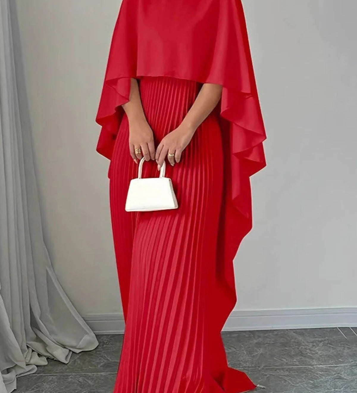 Amalia – Rochie maxi plisată cu mâneci tip batwing