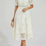 Nicoleta – Rochie midi cu dantelă și decupaje discrete