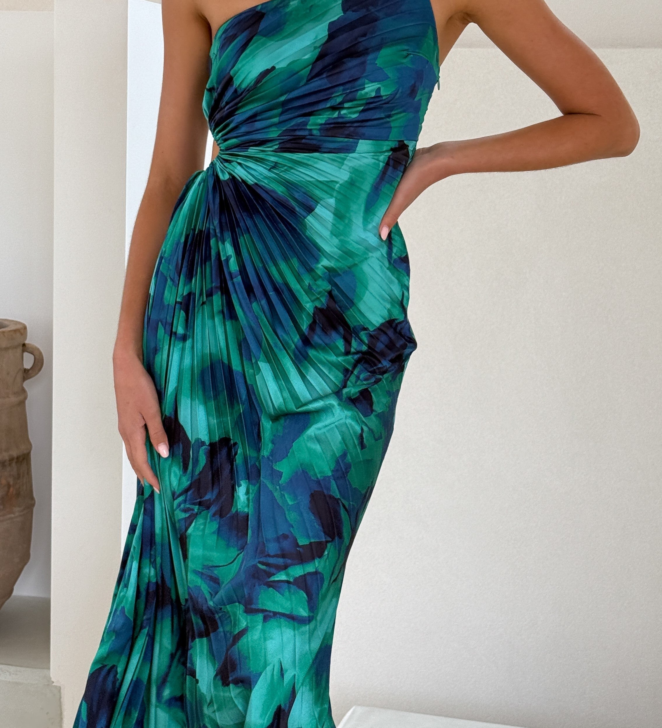 Sabina – Rochie maxi cu decupaje asimetrice
