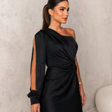 Luana – Rochie din satin cu design asimetric și fantă