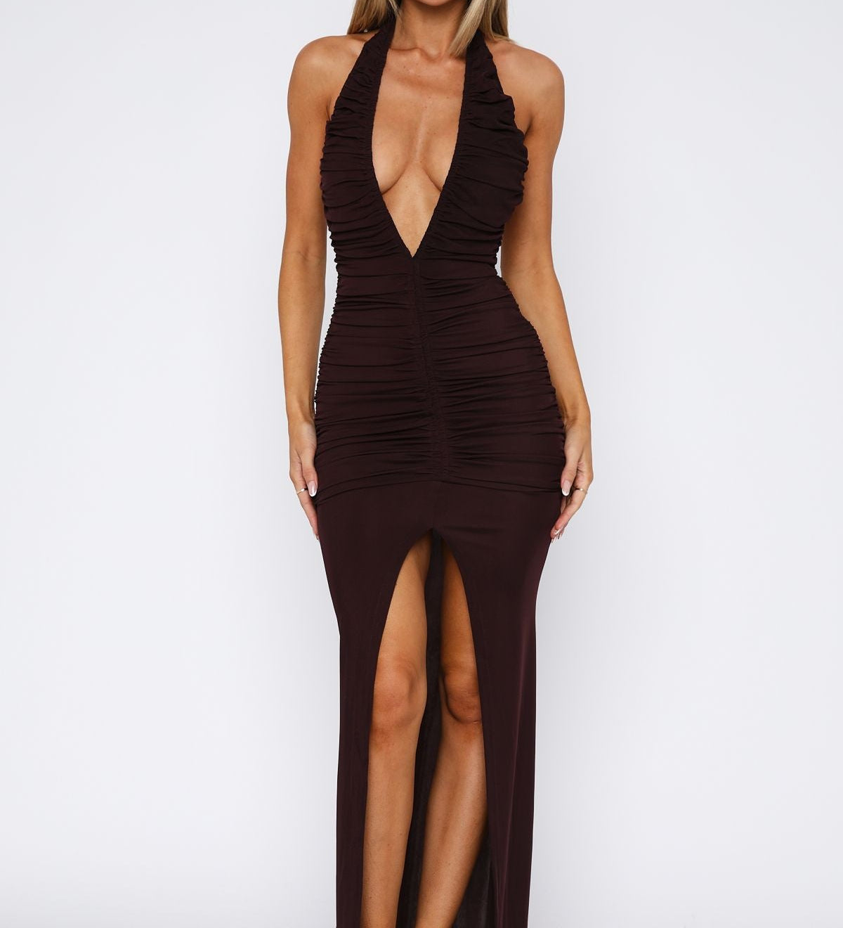 Alisa – Rochie maxi cu decolteu în V și fustă plisată